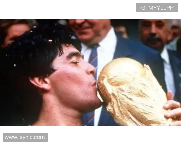 贝利与马拉多纳两位足球传奇的辉煌成就与风格对比分析