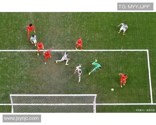 不同足球明星的独特踢球风格解析与对比探讨 不同足球明星的独特踢球风格解析与对比探讨