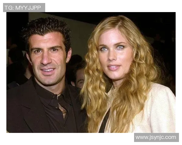 足球明星妻子的生活揭秘英剧展现爱情与荣耀的交织 足球明星妻子的生活揭秘英剧展现爱情与荣耀的交织