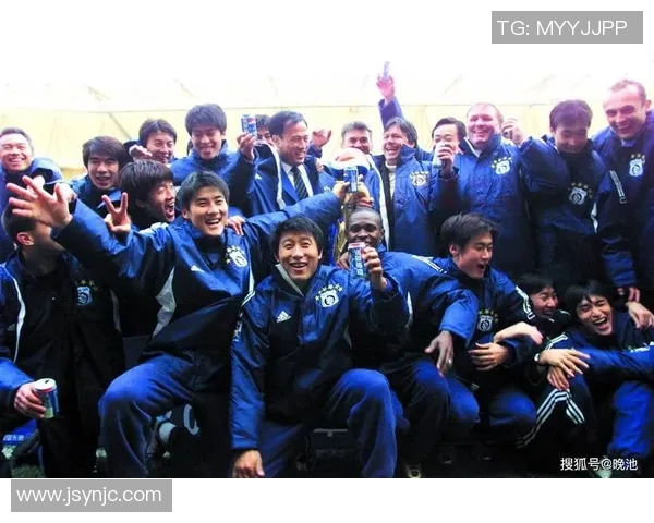 与足球明星亲密互动的精彩瞬间分享与回顾