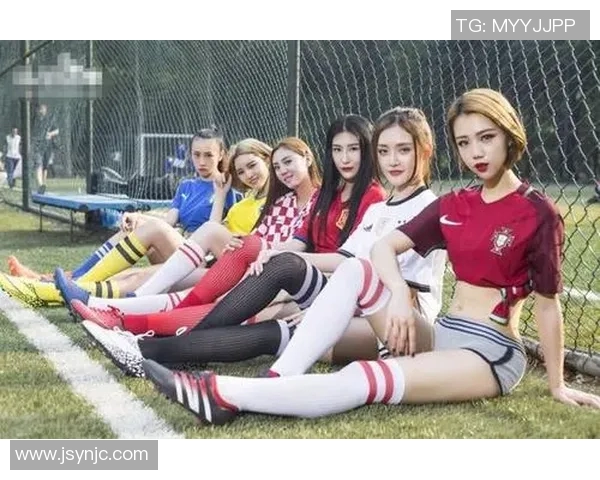 足球明星专属姿势女生图展示独特魅力与风格的完美结合 足球明星专属姿势女生图展示独特魅力与风格的完美结合